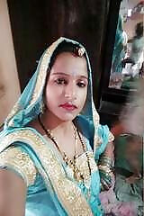 Hot bhabhi shares sexy video of herself. | desi mom mommy